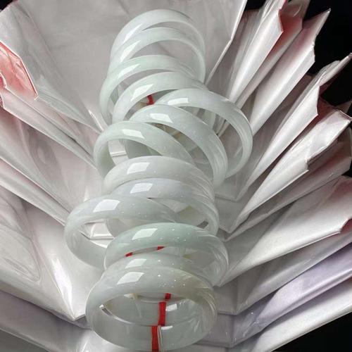 珠宝首饰制造;珠宝首饰批发;珠宝首饰零售;工艺美术品及礼仪用品制造